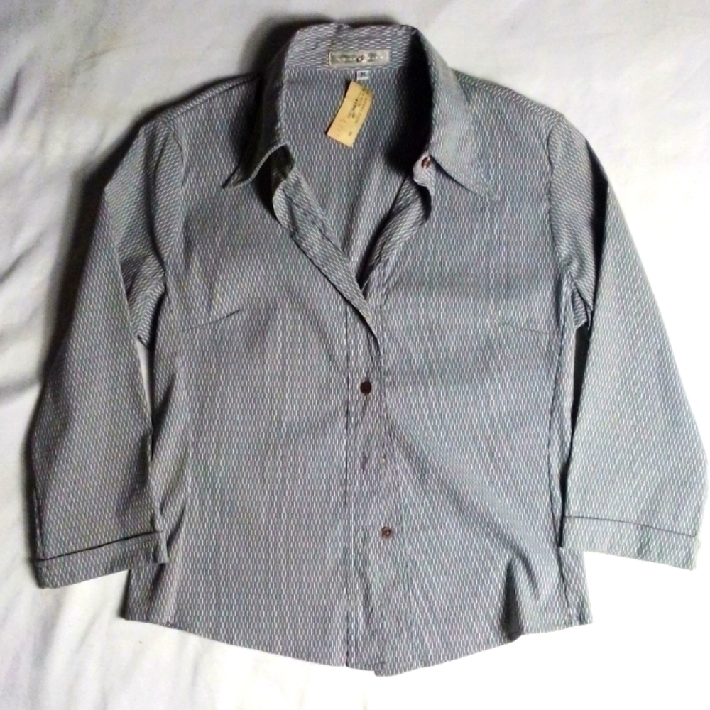New Vintage Y2K Vertigo Paris button down shirt/blouse size medium perfect cond